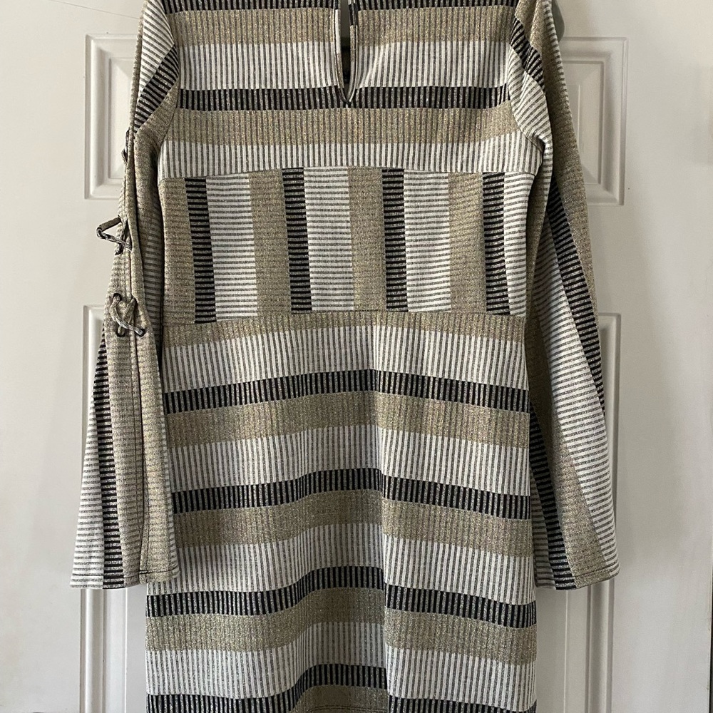 BCBG DRESS - Picture 3 of 7